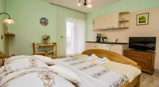 Студия с балконом Pansion Adria