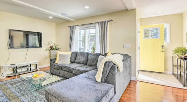 Sunny Oakland Retreat w/ Patio & Cute Garden!