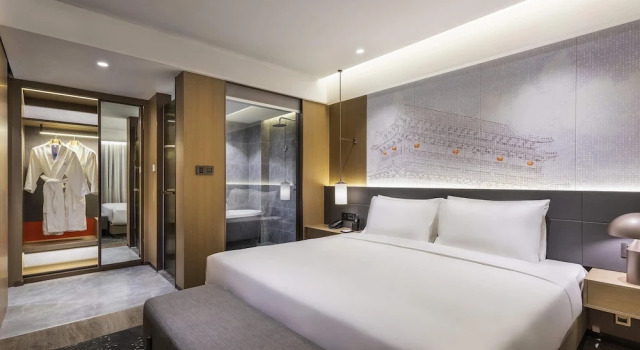 Люкс Superior Novotel Xian The Bell Tower-Walking Bell Tower and Musilim Street
