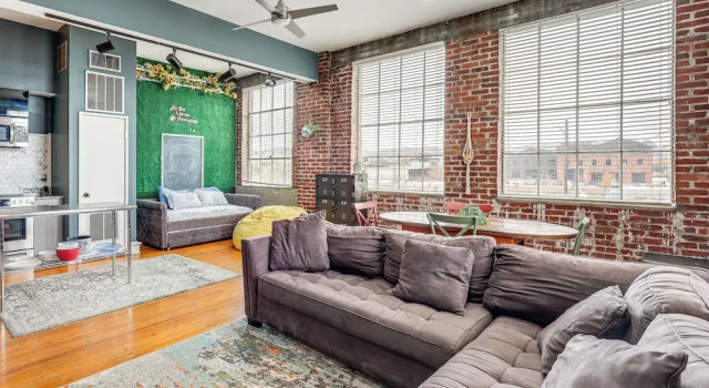 Апартаменты 1 Mi to UAB Campus: Stylish Central City Loft!
