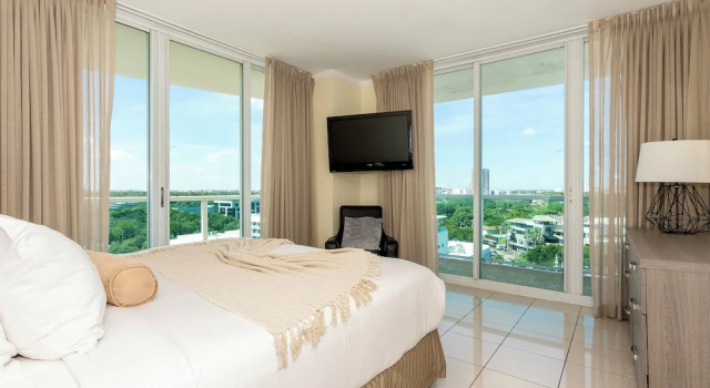 Номер Superior c 1 комнатой с балконом и с видом на залив Private Residences at Hotel Arya by SoFLA Vacations