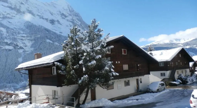 Casa Almis, Grindelwald, Забронировать Отель Отели Гриндельвальд с парковкой, рядом с Горнолыжный подъемник Фирстбан, Парковка