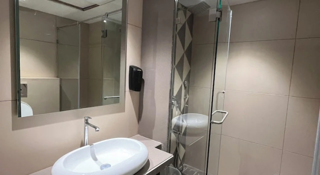 Трёхместный номер Deluxe Esquire Hotel Mumbai