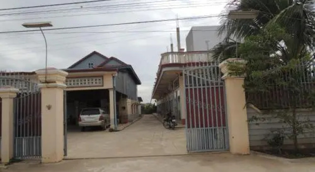 Koeu Chey Chum Neas Guesthouse, Prenota Hotel Neak Loeung 