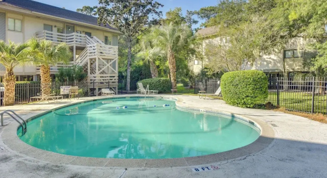 Апартаменты 1 Mi to Beach, Pool Access: Hilton Head Island Gem