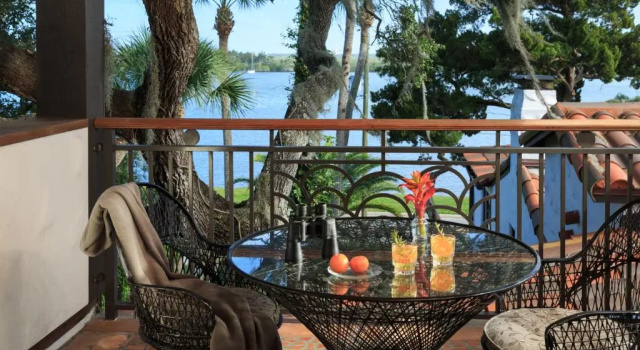 Люкс Black Dolphin Inn