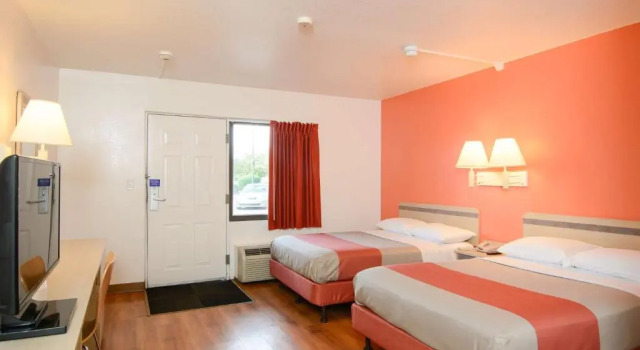 Четырёхместный номер Standard Motel 6 Leominster, MA