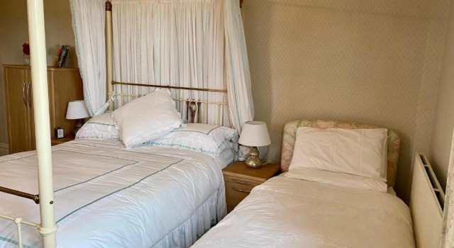 Golborne Manor, Book Hotel Hoteller i North Wales med parkering, Parkering