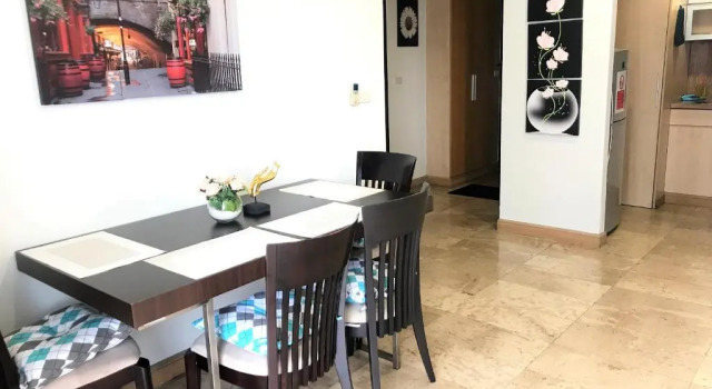 Апартаменты Twin Peaks Sukhumvit Suites
