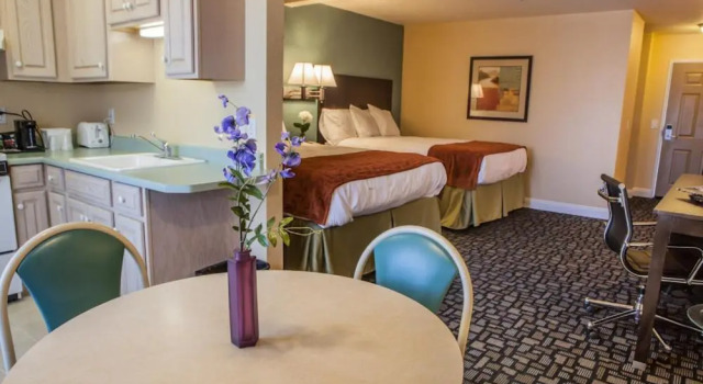 Двухместный люкс Marinwood Inn & Suites