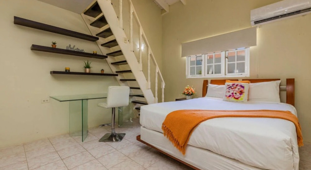 Sleeps 16 Palm Beach - 6BR Villa w Private Pool