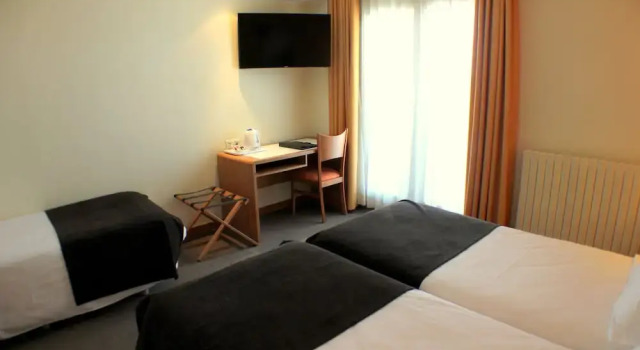 Трёхместный номер Standard с балконом Hotel Kandahar