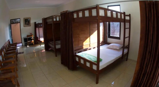 Letto in camerata Crown Guest House