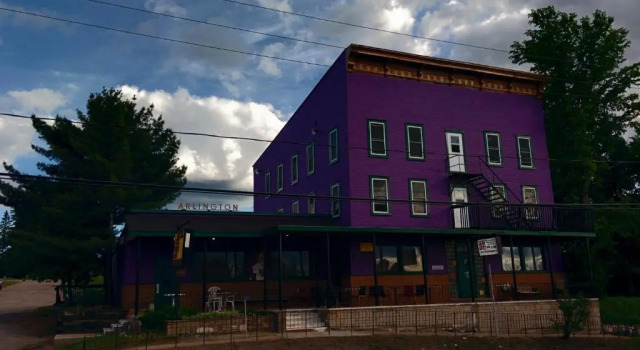 The Arlington, Book Hostel / Vandrerhjem Hoteller i Hastings Highlands med parkering, Parkering