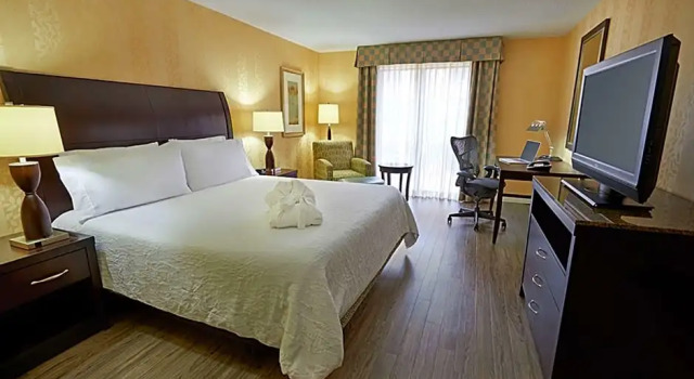 Двухместный номер Premium Revery Toronto Downtown, Curio Collection by Hilton