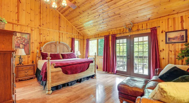 Коттедж Relax Fireside! Hot Tub Haven on Table Rock Lake
