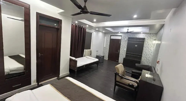 Номер Deluxe Hotel 82 Inn