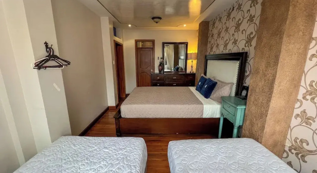 Трёхместный семейный номер Standard с видом на внутренний двор Hotel Azul de la Plaza by Chat Noir