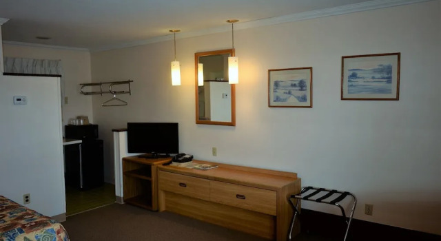 Четырёхместный номер Standard Budget Host Inn Iron Mountain