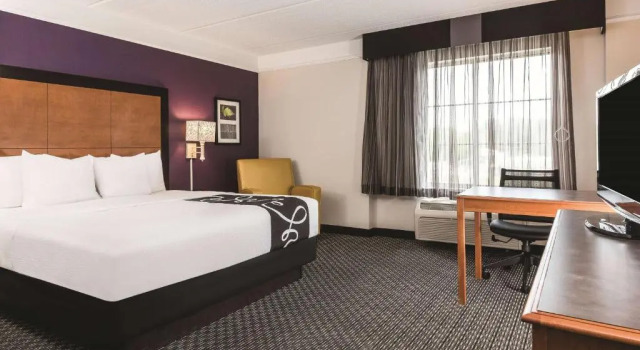 Номер Standard La Quinta Inn & Suites by Wyndham University Area Chapel Hill