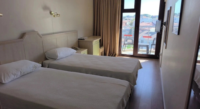 Трёхместный номер Standard с балконом Rıdvan Hotel