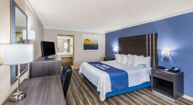 Номер Standard Days Inn & Suites by Wyndham Braunig Lake