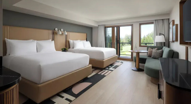 Четырёхместный номер Standard с балконом и с видом на горы Naturally Pacific Resort