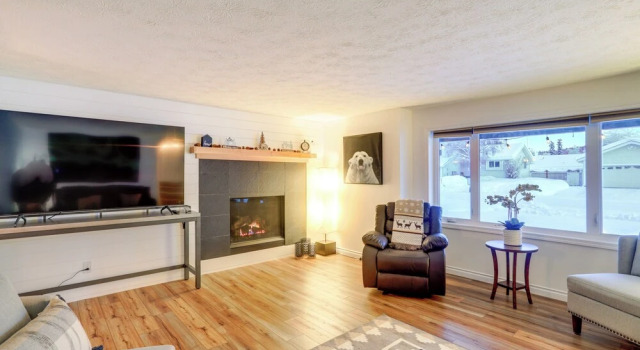 Коттедж Northern Bliss Modern Mtn-View Home in Fairbanks