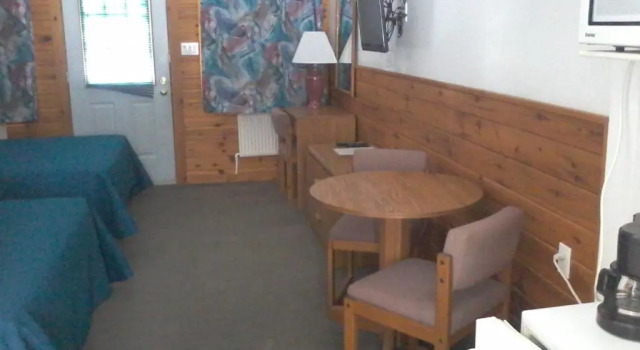 Двухместный номер Standard с видом на бассейн Quiet Bay: Lakeside Escape