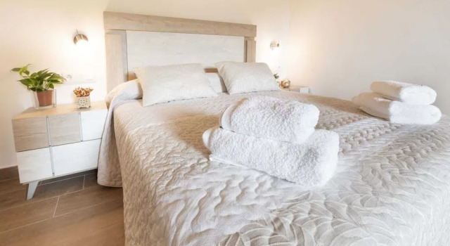 Apartamentos El Mirador, Book Apartment Hotels in Aragon with Parking, Parking