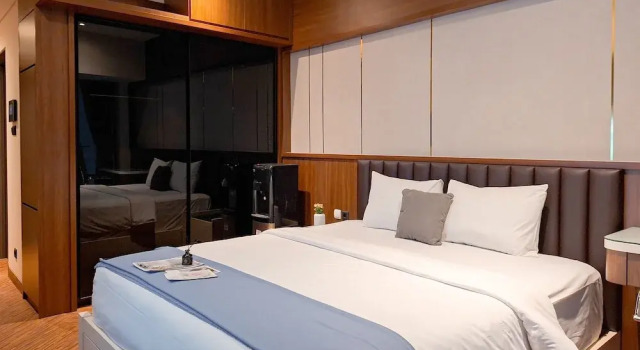 Modern Rustic Studio Apartment At Carstensz Residence, Book Apartment Legok West Java