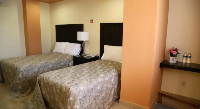 Трёхместный номер Standard Hotel Plaza Bernal