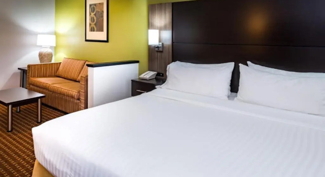 Двухместный номер Deluxe Holiday Inn Express & Suites Bucyrus by IHG