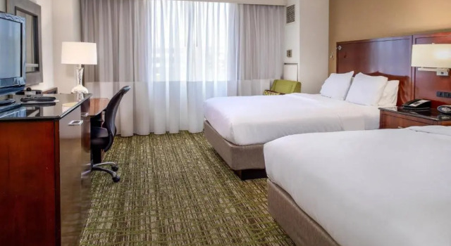 Четырёхместный номер Standard Marriott St. Louis West