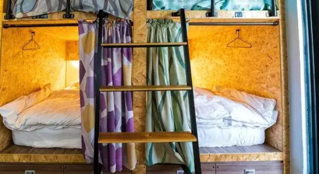 Кровать в общем номере Hostel Alley Inn