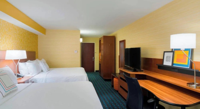 Четырёхместный номер Standard Fairfield Inn & Suites by Marriott Paramus