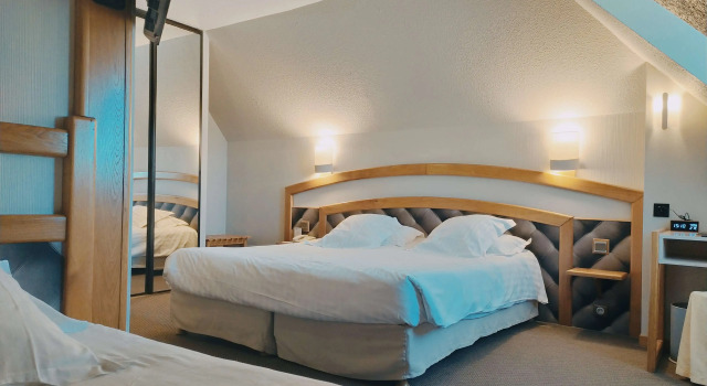 Трёхместный номер Comfort Best Western Le Relais de Laguiole Hôtel & Spa