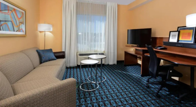 Люкс Fairfield Inn & Suites by Marriott Raleigh Capital Blvd./I-540