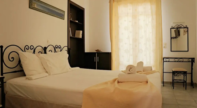 Ailouros summer hotel
