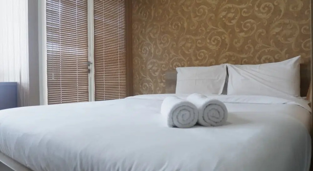 Cozy and Minimalist Studio Apartment at Tamansari Papilio By Travelio, Buchen Sie Ferienwohnung Apartments in Wonokerto, Ferienwohnung