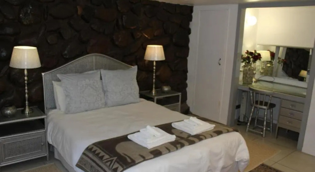 The Sabie Town House Guest Lodge, Забронировать Гостевой дом Гостевые дома Саби Саби, Гостевой дом