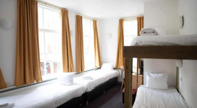 Четырёхместный номер Standard Hotel Internationaal