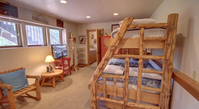 Mill Creek 72 by SummitCove Vacation Lodging, Забронировать Дом для отпуска Отели Roosevelt National Forest с парковкой, Парковка