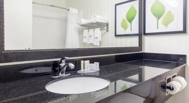 Номер Standard Fairfield Inn & Suites Canton