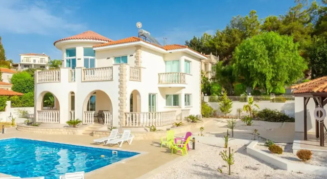 Villa Komissa in Argaka, Prenota Villa Hotel a Argaka con parcheggio, Parcheggio