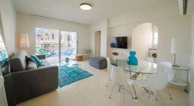 2bed Apartment by the Sea, Rezerwuj Apartament Pafos Pafos, w pobliżu Markideio Theatre