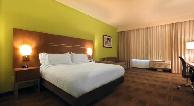 Двухместный люкс c 1 комнатой Holiday Inn Express & Suites - Dripping Springs - Austin Area by IHG