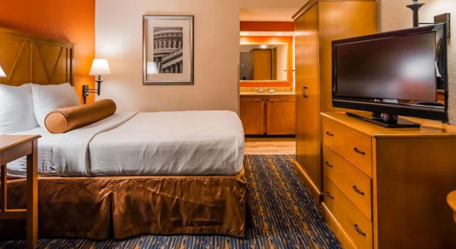 Четырёхместный номер Standard с 2 комнатами Best Western Dulles Airport Inn