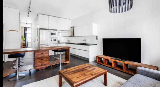 WeHost Top floor Transformable 2BR 8min to Centrum, Забронировать Отель Отели Хельсинки с парковкой, Парковка