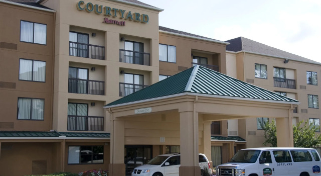 Courtyard by Marriott Nashville at Opryland, Забронировать Отель Юг Нашвилл Нэшвилл, рядом с Конгресс-центр Gaylord Opryland